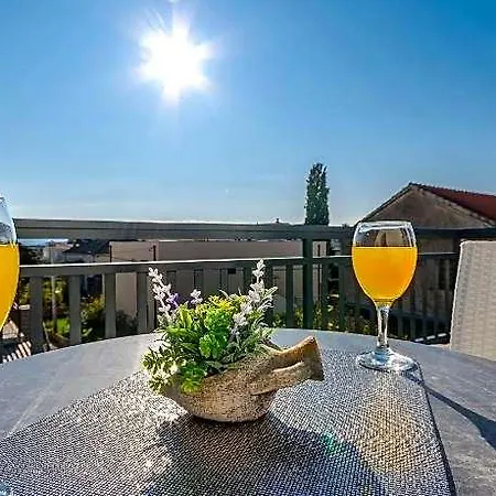 Saints Bb Kaštela